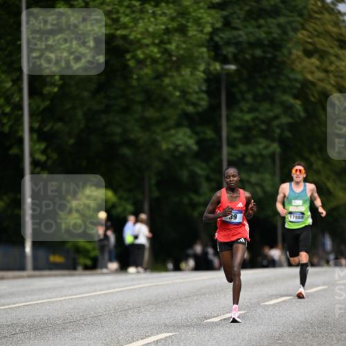 29.06.2025 - hella hamburg halbmarathon Dr. Thomas Lammeyer http://msf.ph/oto/8150269 29.06.2025 09:38:19 Kennedybrücke 36, 39, 47 meine-sportfotos.de