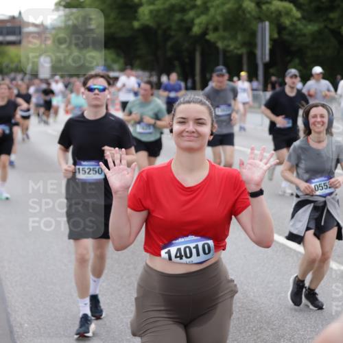 29.06.2025 - hella hamburg halbmarathon Jannik Wohlers http://msf.ph/oto/8150270 29.06.2025 10:50:36 Lombardsbrücke 1129, 1203, 1208, 1404, 2358, 2859, 3934, 4771, 4848, 5286, 5289, 5530, 6178, 7141, 7770, 7771, 7825, 8200, 8779, 8986, 10029, 10552, 10614, 10636, 11052, 11252, 11577, 11971, 12301, 12800, 13468, 13522, 13981, 14010, 14127, 14534, 14640, 14767, 14773, 15250, 15464, 16500, 16501, 16553, 16727, 16729, 16904, 17295, 17648, 17735, 19098 meine-sportfotos.de