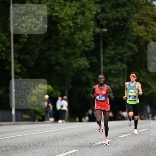 29.06.2025 - hella hamburg halbmarathon Dr. Thomas Lammeyer http://msf.ph/oto/8150272 29.06.2025 09:38:19 Kennedybrücke 36, 39, 47 meine-sportfotos.de