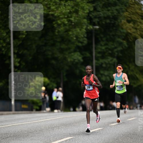 29.06.2025 - hella hamburg halbmarathon Dr. Thomas Lammeyer http://msf.ph/oto/8150277 29.06.2025 09:38:19 Kennedybrücke 36, 39, 47 meine-sportfotos.de