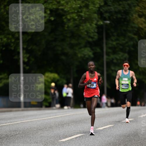 29.06.2025 - hella hamburg halbmarathon Dr. Thomas Lammeyer http://msf.ph/oto/8150287 29.06.2025 09:38:19 Kennedybrücke 36, 39, 47 meine-sportfotos.de