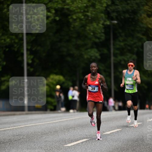 29.06.2025 - hella hamburg halbmarathon Dr. Thomas Lammeyer http://msf.ph/oto/8150292 29.06.2025 09:38:19 Kennedybrücke 36, 39, 47 meine-sportfotos.de