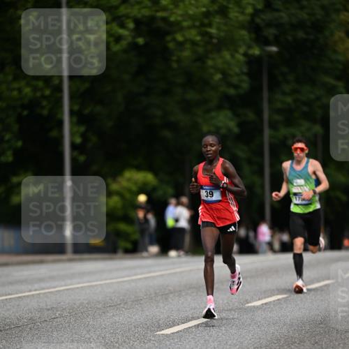 29.06.2025 - hella hamburg halbmarathon Dr. Thomas Lammeyer http://msf.ph/oto/8150296 29.06.2025 09:38:19 Kennedybrücke 36, 39, 47 meine-sportfotos.de