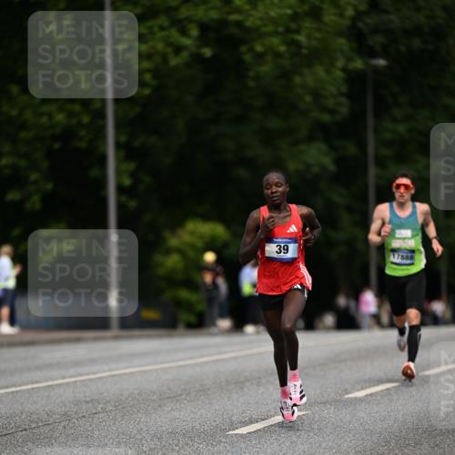 29.06.2025 - hella hamburg halbmarathon Dr. Thomas Lammeyer http://msf.ph/oto/8150303 29.06.2025 09:38:20 Kennedybrücke 36, 39, 47 meine-sportfotos.de