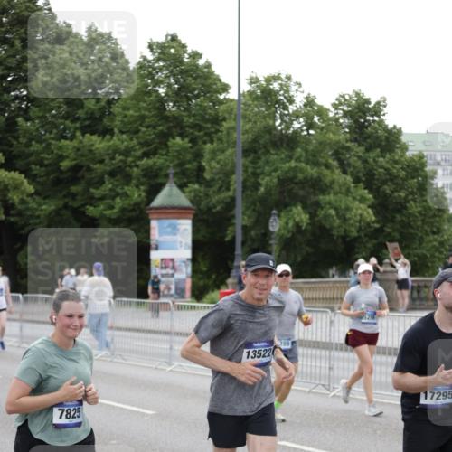 29.06.2025 - hella hamburg halbmarathon Jannik Wohlers http://msf.ph/oto/8150309 29.06.2025 10:50:38 Lombardsbrücke 1129, 1203, 1208, 1404, 1478, 2358, 2859, 3934, 4156, 4713, 4771, 4848, 4920, 5286, 5289, 5530, 7012, 7141, 7770, 7771, 7825, 8200, 8779, 8986, 10029, 10552, 10614, 10636, 11052, 11252, 11577, 11971, 12301, 12800, 13468, 13522, 13981, 14010, 14127, 14152, 14534, 14640, 14767, 14773, 15250, 15464, 16427, 16500, 16501, 16553, 16727, 16729, 16904, 17079, 17295, 17735, 19098 meine-sportfotos.de