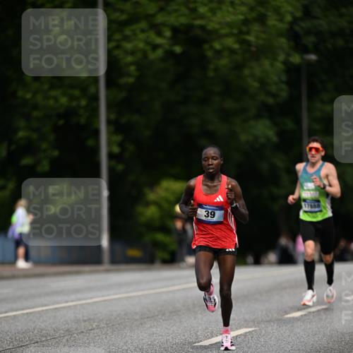 29.06.2025 - hella hamburg halbmarathon Dr. Thomas Lammeyer http://msf.ph/oto/8150311 29.06.2025 09:38:20 Kennedybrücke 36, 39, 47 meine-sportfotos.de