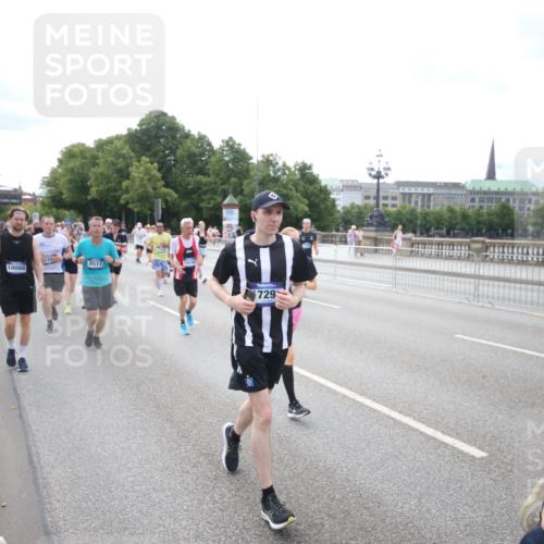 29.06.2025 - hella hamburg halbmarathon Jannik Wohlers http://msf.ph/oto/8150315 29.06.2025 10:22:03 Lombardsbrücke 1187, 1598, 2022, 2351, 2479, 2886, 3108, 3430, 3457, 3511, 3910, 3946, 4113, 4114, 4131, 4556, 4559, 4829, 4969, 4970, 5079, 5798, 5838, 6030, 6048, 6049, 6303, 6307, 6347, 6820, 6826, 6899, 7097, 7794, 8511, 8855, 8931, 9204, 9516, 9598, 10065, 10241, 10432, 10573, 10663, 10917, 10961, 11046, 12933, 13248, 13369, 13460, 13472, 13820, 13963, 14079, 14240, 14314, 14333, 14334, 14442, 14901, 14903, 14906, 14980, 15114 meine-sportfotos.de