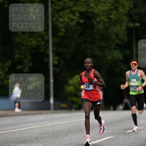29.06.2025 - hella hamburg halbmarathon Dr. Thomas Lammeyer http://msf.ph/oto/8150316 29.06.2025 09:38:20 Kennedybrücke 36, 39, 47 meine-sportfotos.de