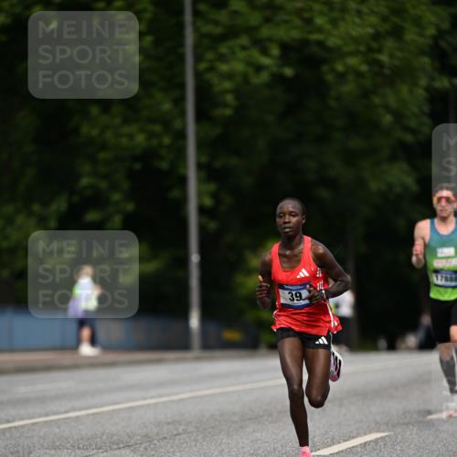 29.06.2025 - hella hamburg halbmarathon Dr. Thomas Lammeyer http://msf.ph/oto/8150319 29.06.2025 09:38:20 Kennedybrücke 36, 39, 47 meine-sportfotos.de