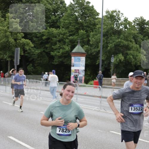 29.06.2025 - hella hamburg halbmarathon Jannik Wohlers http://msf.ph/oto/8150320 29.06.2025 10:50:39 Lombardsbrücke 1129, 1203, 1208, 1404, 1478, 2358, 2859, 3934, 4156, 4713, 4848, 4920, 5286, 5289, 5530, 7012, 7141, 7770, 7771, 7825, 8410, 8779, 8986, 9167, 10029, 10552, 10614, 10636, 11052, 11252, 11577, 11971, 12301, 12800, 13468, 13522, 13981, 14010, 14127, 14152, 14534, 14640, 14767, 14773, 15250, 15464, 16427, 16500, 16553, 16727, 16729, 16904, 17079, 17295, 17735, 19098 meine-sportfotos.de