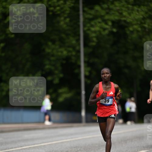 29.06.2025 - hella hamburg halbmarathon Dr. Thomas Lammeyer http://msf.ph/oto/8150326 29.06.2025 09:38:21 Kennedybrücke 36, 39, 47 meine-sportfotos.de