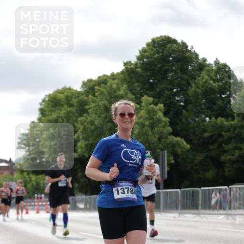 29.06.2025 - hella hamburg halbmarathon Jannik Wohlers http://msf.ph/oto/8150333 29.06.2025 10:13:41 Lombardsbrücke 1194, 1890, 4032, 4962, 6287, 6710, 8001, 8057, 9845, 9886, 10442, 10443, 11987, 12938, 13285, 13788, 15482, 15840, 17439, 17985, 18041, 18236, 18239 meine-sportfotos.de