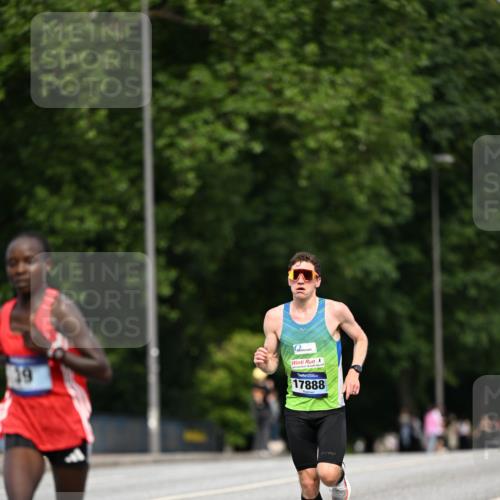 29.06.2025 - hella hamburg halbmarathon Dr. Thomas Lammeyer http://msf.ph/oto/8150339 29.06.2025 09:38:22 Kennedybrücke 28, 36, 39, 47 meine-sportfotos.de