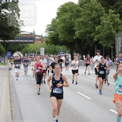 29.06.2025 - hella hamburg halbmarathon Jannik Wohlers http://msf.ph/oto/8150350 29.06.2025 10:50:40 Lombardsbrücke 1129, 1203, 1208, 1404, 1478, 2358, 2859, 3934, 4156, 4713, 4848, 4920, 5286, 5289, 5530, 7012, 7141, 7770, 7771, 7825, 8410, 8779, 9166, 9167, 10029, 10552, 10614, 10636, 11052, 11252, 11577, 11971, 12301, 12800, 13468, 13522, 13981, 14010, 14127, 14152, 14640, 14767, 14773, 15250, 15464, 16427, 16727, 16729, 16904, 17079, 17295, 17735, 19098 meine-sportfotos.de