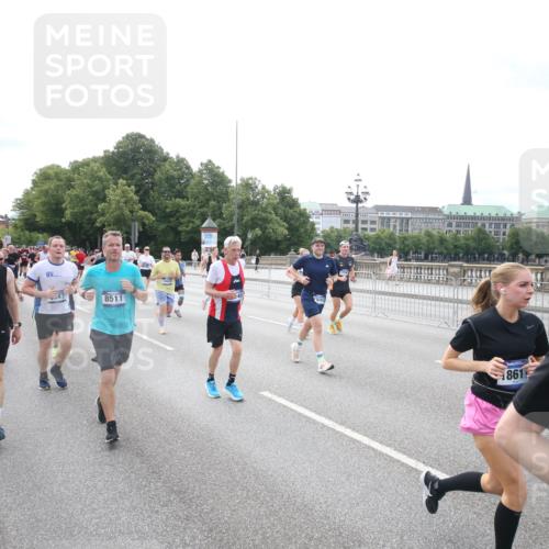 29.06.2025 - hella hamburg halbmarathon Jannik Wohlers http://msf.ph/oto/8150351 29.06.2025 10:22:04 Lombardsbrücke 1187, 1598, 2022, 2351, 2479, 2886, 3108, 3430, 3457, 3511, 3910, 3946, 4113, 4114, 4131, 4556, 4559, 4829, 4969, 4970, 5079, 5798, 5838, 6030, 6048, 6049, 6303, 6307, 6347, 6820, 6826, 6899, 7097, 7276, 7794, 8355, 8511, 8855, 8931, 9204, 9392, 9516, 9598, 10065, 10241, 10432, 10573, 10663, 10902, 10917, 10961, 11046, 12592, 12933, 13248, 13369, 13460, 13472, 13820, 13963, 14079, 14240, 14314, 14333, 14334, 14442, 14901, 14903, 14906, 14980, 15114 meine-sportfotos.de