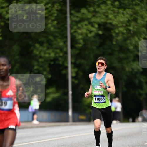 29.06.2025 - hella hamburg halbmarathon Dr. Thomas Lammeyer http://msf.ph/oto/8150354 29.06.2025 09:38:22 Kennedybrücke 28, 36, 39, 47 meine-sportfotos.de