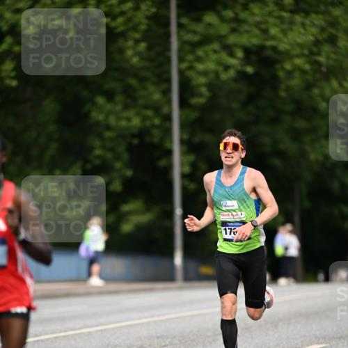 29.06.2025 - hella hamburg halbmarathon Dr. Thomas Lammeyer http://msf.ph/oto/8150356 29.06.2025 09:38:22 Kennedybrücke 28, 36, 39, 47 meine-sportfotos.de
