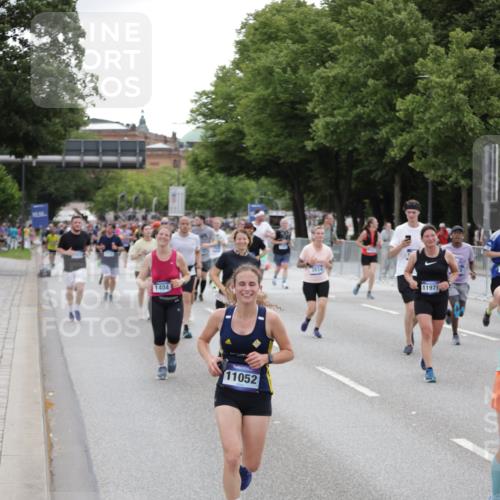 29.06.2025 - hella hamburg halbmarathon Jannik Wohlers http://msf.ph/oto/8150364 29.06.2025 10:50:40 Lombardsbrücke 1129, 1203, 1208, 1404, 1478, 2358, 2859, 3934, 4156, 4713, 4848, 4920, 5286, 5289, 5530, 7012, 7141, 7770, 7771, 7825, 8410, 8779, 9166, 9167, 10029, 10552, 10614, 10636, 11052, 11252, 11577, 11971, 12301, 12800, 13468, 13522, 13981, 14010, 14127, 14152, 14640, 14767, 14773, 15250, 15464, 16427, 16727, 16729, 16904, 17079, 17295, 17735, 19098 meine-sportfotos.de