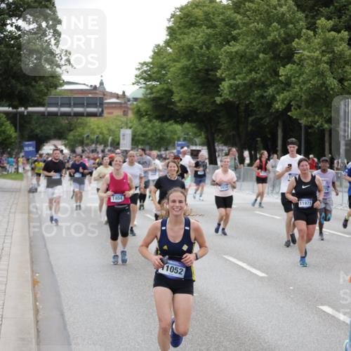 29.06.2025 - hella hamburg halbmarathon Jannik Wohlers http://msf.ph/oto/8150369 29.06.2025 10:50:41 Lombardsbrücke 1129, 1203, 1208, 1404, 1478, 2358, 2859, 3934, 4156, 4713, 4848, 4920, 5286, 5289, 5530, 7012, 7141, 7770, 7771, 7825, 8410, 8779, 9166, 9167, 10552, 10614, 10636, 11052, 11252, 11971, 12301, 12800, 13468, 13522, 14010, 14127, 14152, 14640, 14773, 15250, 15464, 16427, 16727, 16729, 16904, 16928, 17079, 17295, 17735, 19098 meine-sportfotos.de