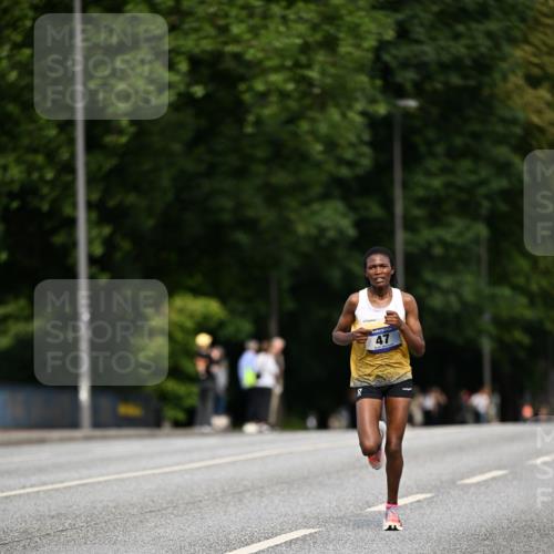 29.06.2025 - hella hamburg halbmarathon Dr. Thomas Lammeyer http://msf.ph/oto/8150382 29.06.2025 09:38:25 Kennedybrücke 28, 36, 39, 47 meine-sportfotos.de