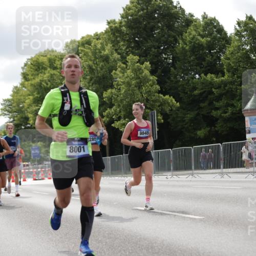 29.06.2025 - hella hamburg halbmarathon Jannik Wohlers http://msf.ph/oto/8150387 29.06.2025 10:13:48 Lombardsbrücke 1194, 1890, 3939, 4032, 4962, 6089, 6287, 7209, 7442, 7991, 8001, 8057, 8409, 8892, 9845, 9886, 11987, 12938, 13285, 13788, 14488, 15840, 17439, 18041, 18236, 18239 meine-sportfotos.de