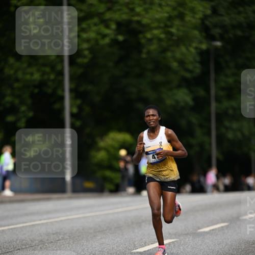 29.06.2025 - hella hamburg halbmarathon Dr. Thomas Lammeyer http://msf.ph/oto/8150390 29.06.2025 09:38:26 Kennedybrücke 28, 36, 39, 47 meine-sportfotos.de