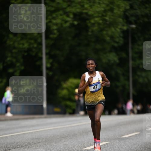 29.06.2025 - hella hamburg halbmarathon Dr. Thomas Lammeyer http://msf.ph/oto/8150394 29.06.2025 09:38:26 Kennedybrücke 28, 36, 39, 47 meine-sportfotos.de