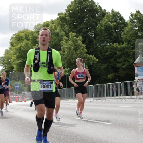 29.06.2025 - hella hamburg halbmarathon Jannik Wohlers http://msf.ph/oto/8150395 29.06.2025 10:13:48 Lombardsbrücke 1194, 1890, 3939, 4032, 4962, 6089, 6287, 7209, 7442, 7991, 8001, 8057, 8409, 8892, 9845, 9886, 11987, 12938, 13285, 13788, 14488, 15840, 17439, 18041, 18236, 18239 meine-sportfotos.de