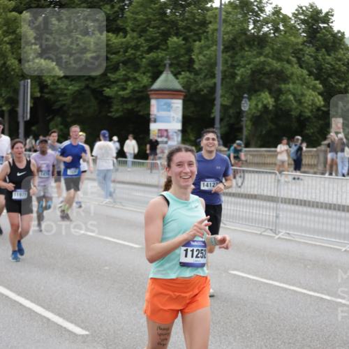 29.06.2025 - hella hamburg halbmarathon Jannik Wohlers http://msf.ph/oto/8150397 29.06.2025 10:50:41 Lombardsbrücke 1129, 1203, 1208, 1404, 1478, 2358, 2859, 3934, 4156, 4713, 4848, 4920, 5286, 5289, 5530, 7012, 7141, 7770, 7771, 7825, 8410, 8779, 9166, 9167, 10552, 10614, 10636, 11052, 11252, 11971, 12301, 12800, 13468, 13522, 14010, 14127, 14152, 14640, 14773, 15250, 15464, 16427, 16727, 16729, 16904, 16928, 17079, 17295, 17735, 19098 meine-sportfotos.de