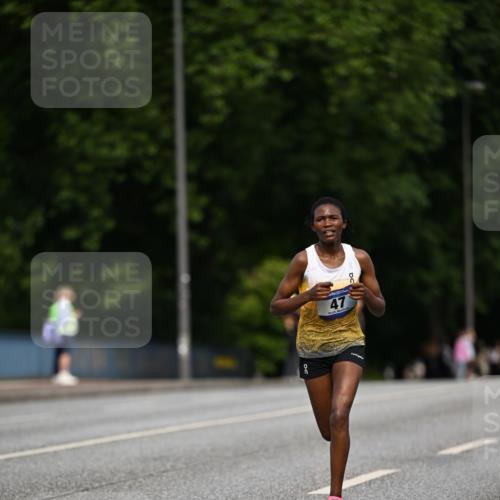 29.06.2025 - hella hamburg halbmarathon Dr. Thomas Lammeyer http://msf.ph/oto/8150400 29.06.2025 09:38:26 Kennedybrücke 28, 36, 39, 47 meine-sportfotos.de