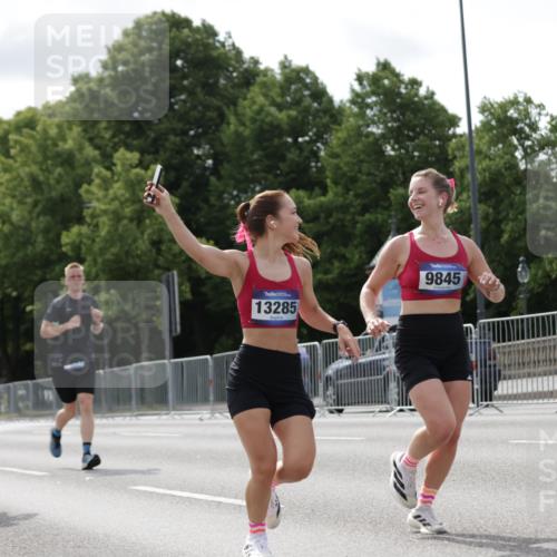 29.06.2025 - hella hamburg halbmarathon Jannik Wohlers http://msf.ph/oto/8150404 29.06.2025 10:13:49 Lombardsbrücke 1194, 1890, 3939, 4032, 4962, 6089, 6287, 7209, 7442, 7840, 7991, 8001, 8057, 8409, 8892, 9845, 9886, 11987, 12938, 13285, 13788, 14488, 15840, 18041, 18236, 18239 meine-sportfotos.de