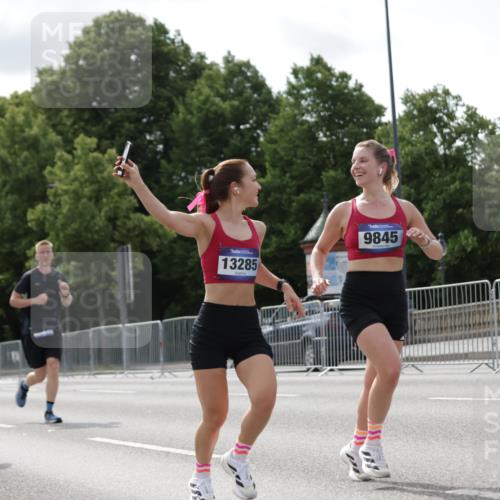 29.06.2025 - hella hamburg halbmarathon Jannik Wohlers http://msf.ph/oto/8150409 29.06.2025 10:13:49 Lombardsbrücke 1194, 1890, 3939, 4032, 4962, 6089, 6287, 7209, 7442, 7840, 7991, 8001, 8057, 8409, 8892, 9845, 9886, 11987, 12938, 13285, 13788, 14488, 15840, 18041, 18236, 18239 meine-sportfotos.de