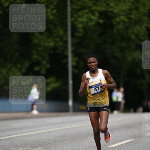29.06.2025 - hella hamburg halbmarathon Dr. Thomas Lammeyer http://msf.ph/oto/8150413 29.06.2025 09:38:27 Kennedybrücke 28, 39, 47 meine-sportfotos.de