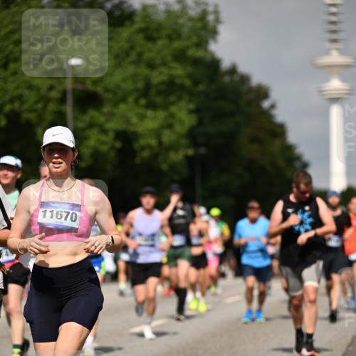 29.06.2025 - hella hamburg halbmarathon Dr. Thomas Lammeyer http://msf.ph/oto/8150426 29.06.2025 10:06:37 Kennedybrücke 1128, 1254, 1432, 1733, 2142, 2322, 2323, 2685, 3780, 3919, 4663, 4985, 5742, 5763, 6166, 6295, 6708, 6752, 6860, 6997, 7049, 7243, 7323, 8364, 8662, 8749, 9020, 9021, 9928, 10295, 10539, 10866, 11191, 11250 meine-sportfotos.de