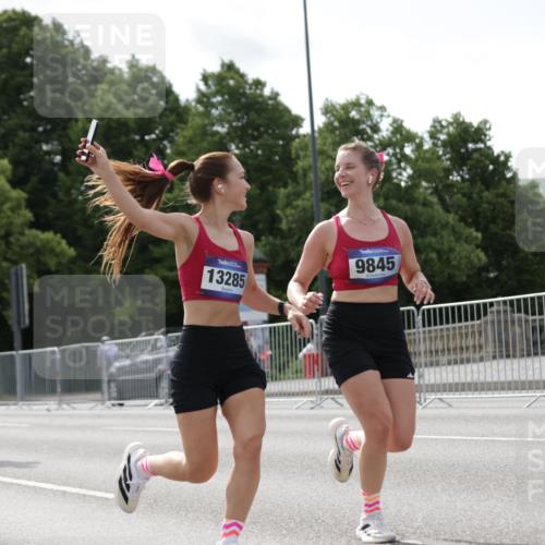 29.06.2025 - hella hamburg halbmarathon Jannik Wohlers http://msf.ph/oto/8150428 29.06.2025 10:13:49 Lombardsbrücke 1194, 1890, 3939, 4032, 4962, 6089, 6287, 7209, 7442, 7840, 7991, 8001, 8057, 8409, 8892, 9845, 9886, 11987, 12938, 13285, 13788, 14488, 15840, 18041, 18236, 18239 meine-sportfotos.de