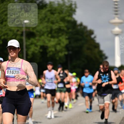 29.06.2025 - hella hamburg halbmarathon Dr. Thomas Lammeyer http://msf.ph/oto/8150430 29.06.2025 10:06:38 Kennedybrücke 1128, 1254, 1432, 1733, 2142, 2322, 2685, 2819, 3780, 3919, 4663, 4985, 5742, 5763, 6166, 6295, 6708, 6752, 6860, 6997, 7049, 7243, 7323, 8003, 8364, 8662, 8749, 9006, 9020, 9021, 10295, 10539, 10866, 11191, 11250 meine-sportfotos.de