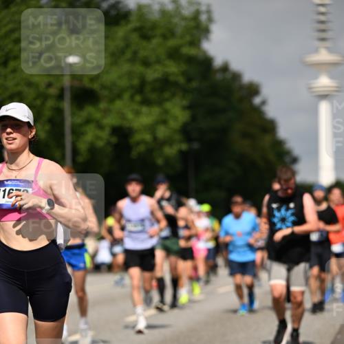 29.06.2025 - hella hamburg halbmarathon Dr. Thomas Lammeyer http://msf.ph/oto/8150435 29.06.2025 10:06:38 Kennedybrücke 1128, 1254, 1432, 1733, 2142, 2322, 2685, 2819, 3780, 3919, 4663, 4985, 5742, 5763, 6166, 6295, 6708, 6752, 6860, 6997, 7049, 7243, 7323, 8003, 8364, 8662, 8749, 9006, 9020, 9021, 10295, 10539, 10866, 11191, 11250 meine-sportfotos.de