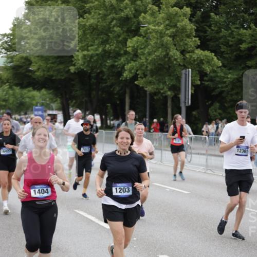 29.06.2025 - hella hamburg halbmarathon Jannik Wohlers http://msf.ph/oto/8150440 29.06.2025 10:50:43 Lombardsbrücke 1203, 1208, 1404, 1478, 2202, 2358, 2380, 2859, 3934, 4156, 4652, 4713, 4920, 5286, 5289, 5530, 7012, 7141, 7770, 7771, 7825, 8410, 9166, 9167, 10552, 11052, 11252, 11608, 11609, 11971, 12301, 13522, 14010, 14127, 14152, 15250, 15464, 16427, 16727, 16729, 16928, 17079, 17295, 19098 meine-sportfotos.de