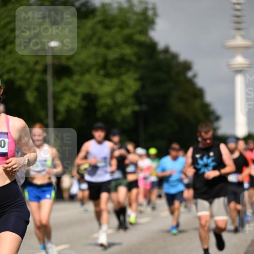 29.06.2025 - hella hamburg halbmarathon Dr. Thomas Lammeyer http://msf.ph/oto/8150443 29.06.2025 10:06:38 Kennedybrücke 1128, 1254, 1432, 1733, 2142, 2322, 2685, 2819, 3780, 3919, 4663, 4985, 5742, 5763, 6166, 6295, 6708, 6752, 6860, 6997, 7049, 7243, 7323, 8003, 8364, 8662, 8749, 9006, 9020, 9021, 10295, 10539, 10866, 11191, 11250 meine-sportfotos.de