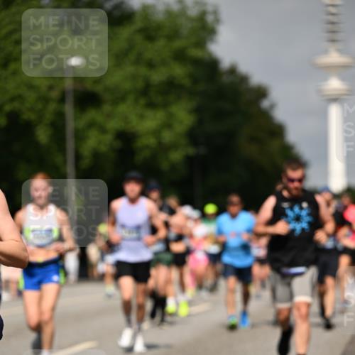 29.06.2025 - hella hamburg halbmarathon Dr. Thomas Lammeyer http://msf.ph/oto/8150450 29.06.2025 10:06:38 Kennedybrücke 1128, 1254, 1432, 1733, 2142, 2322, 2685, 2819, 3780, 3919, 4663, 4985, 5742, 5763, 6166, 6295, 6708, 6752, 6860, 6997, 7049, 7243, 7323, 8003, 8364, 8662, 8749, 9006, 9020, 9021, 10295, 10539, 10866, 11191, 11250 meine-sportfotos.de