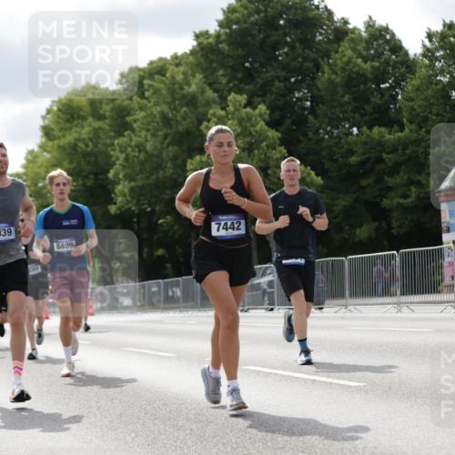 29.06.2025 - hella hamburg halbmarathon Jannik Wohlers http://msf.ph/oto/8150451 29.06.2025 10:13:50 Lombardsbrücke 1194, 1890, 3939, 4032, 4962, 6089, 6287, 7209, 7442, 7840, 7991, 8001, 8057, 8409, 8892, 9845, 9886, 11987, 12938, 13237, 13285, 13788, 14488, 15840, 16126, 18236, 18239 meine-sportfotos.de