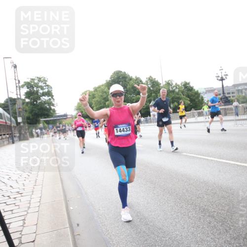 29.06.2025 - hella hamburg halbmarathon Jannik Wohlers http://msf.ph/oto/8150455 29.06.2025 10:23:49 Lombardsbrücke 1005, 1009, 1389, 2132, 2477, 3013, 3185, 3285, 3579, 4162, 4684, 4719, 4993, 5039, 5260, 5954, 6478, 6524, 6526, 7426, 7528, 7920, 8167, 8187, 8297, 9063, 11306, 11347, 12210, 13711, 14433, 14439, 14824, 15352, 15456, 16345, 16861, 17147, 17262, 17414, 17559, 17560, 18109, 18132, 18210 meine-sportfotos.de