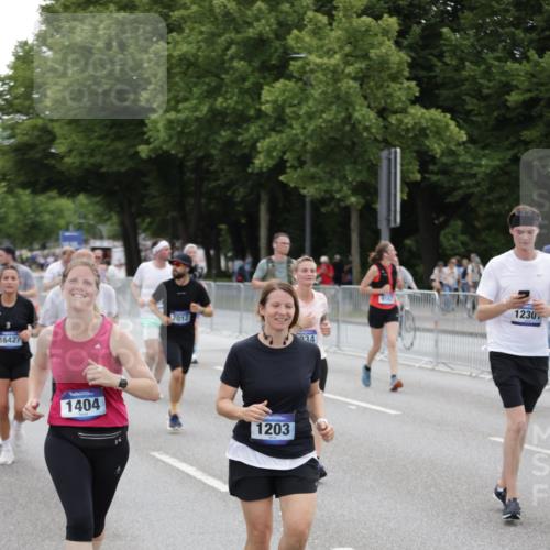 29.06.2025 - hella hamburg halbmarathon Jannik Wohlers http://msf.ph/oto/8150456 29.06.2025 10:50:43 Lombardsbrücke 1203, 1208, 1404, 1478, 2202, 2358, 2380, 2859, 3934, 4156, 4652, 4713, 4920, 5286, 5289, 5530, 7012, 7141, 7770, 7771, 7825, 8410, 9166, 9167, 10552, 11052, 11252, 11608, 11609, 11971, 12301, 13522, 14010, 14127, 14152, 15250, 15464, 16427, 16727, 16729, 16928, 17079, 17295, 19098 meine-sportfotos.de