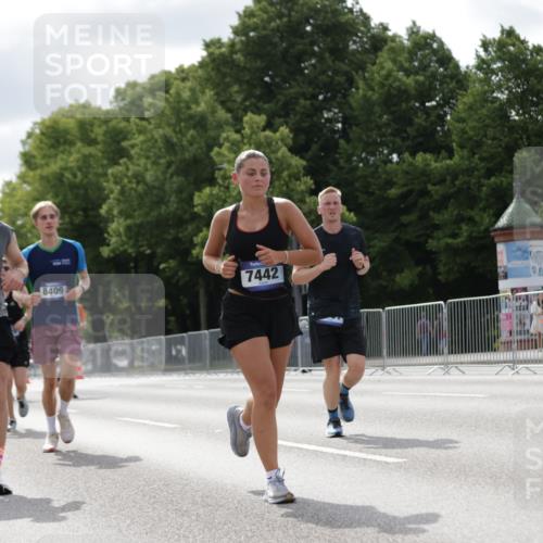 29.06.2025 - hella hamburg halbmarathon Jannik Wohlers http://msf.ph/oto/8150457 29.06.2025 10:13:50 Lombardsbrücke 1194, 1890, 3939, 4032, 4962, 6089, 6287, 7209, 7442, 7840, 7991, 8001, 8057, 8409, 8892, 9845, 9886, 11987, 12938, 13237, 13285, 13788, 14488, 15840, 16126, 18236, 18239 meine-sportfotos.de