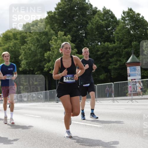 29.06.2025 - hella hamburg halbmarathon Jannik Wohlers http://msf.ph/oto/8150465 29.06.2025 10:13:50 Lombardsbrücke 1194, 1890, 3939, 4032, 4962, 6089, 6287, 7209, 7442, 7840, 7991, 8001, 8057, 8409, 8892, 9845, 9886, 11987, 12938, 13237, 13285, 13788, 14488, 15840, 16126, 18236, 18239 meine-sportfotos.de