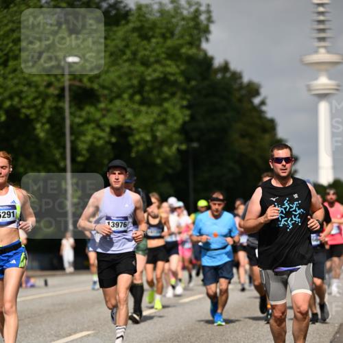 29.06.2025 - hella hamburg halbmarathon Dr. Thomas Lammeyer http://msf.ph/oto/8150466 29.06.2025 10:06:39 Kennedybrücke 1128, 1254, 1733, 2142, 2322, 2685, 2819, 3225, 3780, 3919, 4663, 4985, 5742, 6166, 6295, 6708, 6752, 6860, 6997, 7049, 7243, 7323, 8003, 8364, 8662, 8749, 9006, 9020, 9021, 10295, 10539, 10866, 11191, 11250 meine-sportfotos.de