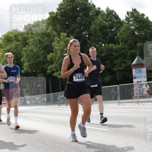29.06.2025 - hella hamburg halbmarathon Jannik Wohlers http://msf.ph/oto/8150468 29.06.2025 10:13:50 Lombardsbrücke 1194, 1890, 3939, 4032, 4962, 6089, 6287, 7209, 7442, 7840, 7991, 8001, 8057, 8409, 8892, 9845, 9886, 11987, 12938, 13237, 13285, 13788, 14488, 15840, 16126, 18236, 18239 meine-sportfotos.de