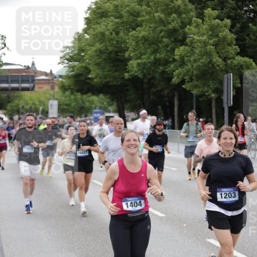 29.06.2025 - hella hamburg halbmarathon Jannik Wohlers http://msf.ph/oto/8150473 29.06.2025 10:50:44 Lombardsbrücke 1203, 1208, 1404, 1478, 2202, 2358, 2380, 2859, 3934, 4156, 4652, 4713, 4920, 5286, 5289, 5530, 7012, 7770, 7771, 7825, 8410, 9166, 9167, 10552, 11052, 11252, 11608, 11609, 11971, 12301, 13522, 14127, 14152, 15250, 15464, 16427, 16633, 16727, 16729, 16928, 17079, 17295, 19098 meine-sportfotos.de