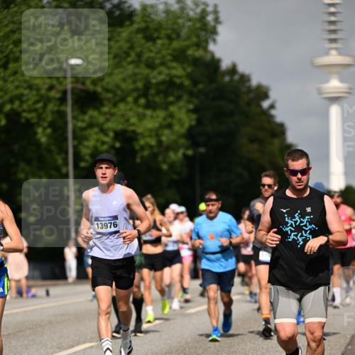 29.06.2025 - hella hamburg halbmarathon Dr. Thomas Lammeyer http://msf.ph/oto/8150474 29.06.2025 10:06:39 Kennedybrücke 1128, 1254, 1733, 2142, 2322, 2685, 2819, 3225, 3780, 3919, 4663, 4985, 5742, 6166, 6295, 6708, 6752, 6860, 6997, 7049, 7243, 7323, 8003, 8364, 8662, 8749, 9006, 9020, 9021, 10295, 10539, 10866, 11191, 11250 meine-sportfotos.de
