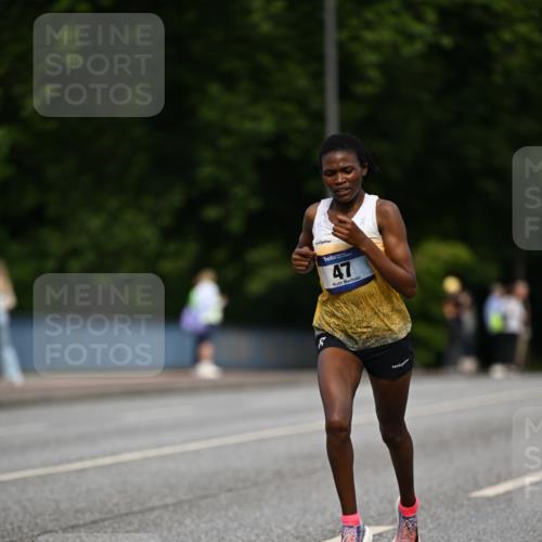 29.06.2025 - hella hamburg halbmarathon Dr. Thomas Lammeyer http://msf.ph/oto/8150483 29.06.2025 09:38:27 Kennedybrücke 28, 39, 47 meine-sportfotos.de